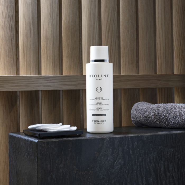 Осветляющий лосьон Primaluce Exfo&White Renovating Illuminating Lotion