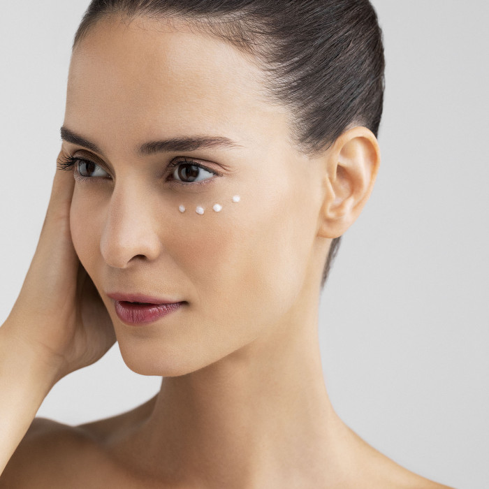 Осветляющий крем для глаз Primaluce Exfo&White Hydrating Illuminating Eye And Lip Cream