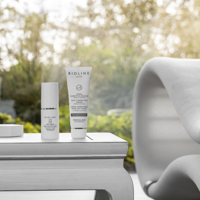 Осветляющий дневной крем 3 в 1 SPF 30 Primaluce Exfo&White Spot Correction Triple Action Cream SPF 30