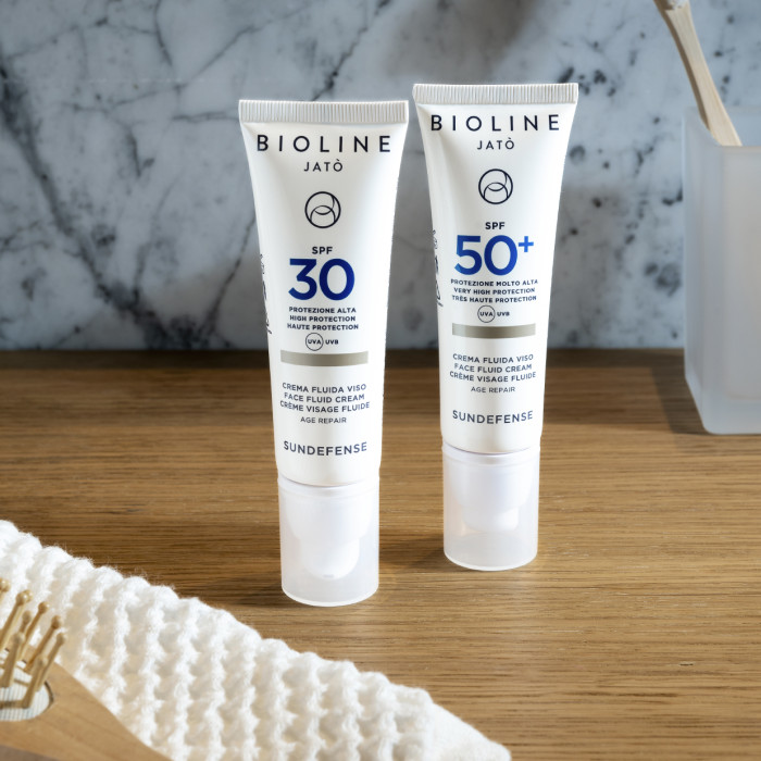 Флюид для лица с кремовой текстурой SPF 50+ Sundefense Very High Protection Face Fluid Cream SPF 50+